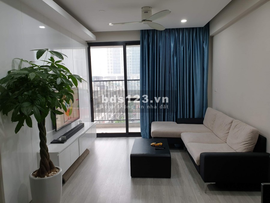 Bán gấp căn hộ 75m ở Eco Green City, 2PN, giá 2.13 tỷ bao phí.
