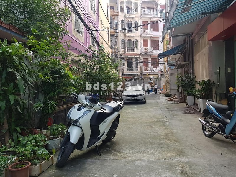 Bán nhà Phố Chùa Láng ( Lô góc) 2 mặt ngõ, KD ôtô đỗ ngày đêm, 50m2, 5T, giá 7,1 tỷ 0987888354.