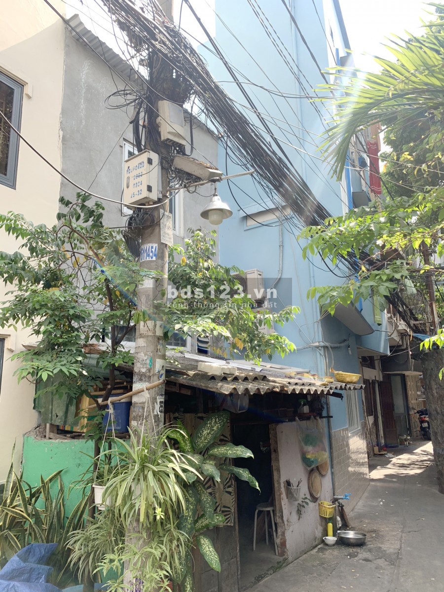 Nhà nở hậu/1lầu, hẻm đường Hồ Hảo Hớn P.Cô Giang Q1