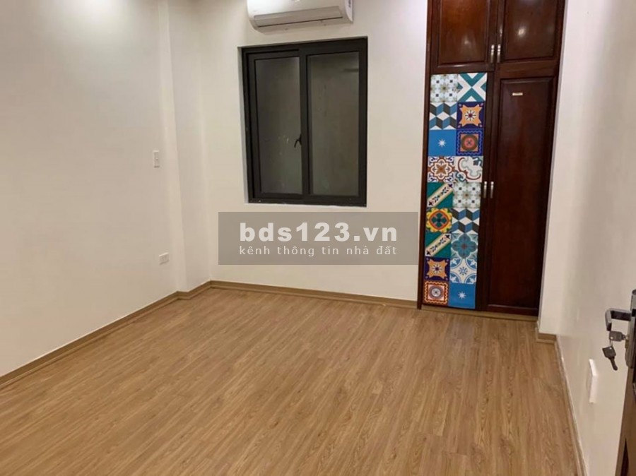 Cần bán gấp nhà Phố Cát Linh 4.45 tỷ, 32mx5T Mới đẹp, oto đỗ gần