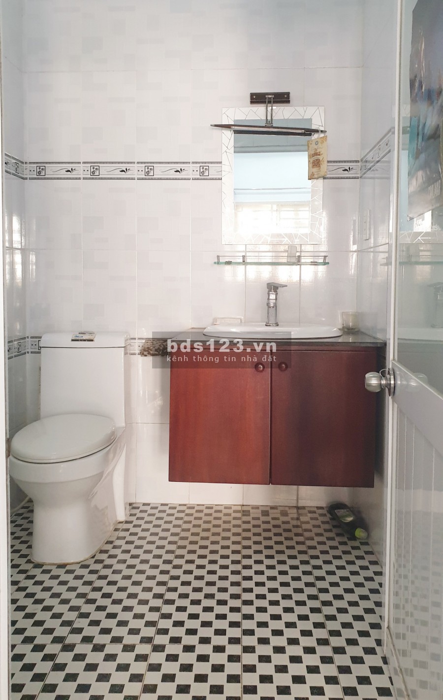 Cho thuê gấp nhà hẻm 16/ Nguyễn Thiện Thuật Quận 3. Nhà 1 trệt 3 lầu ST, tiện làm văn phòng, kinh doanh