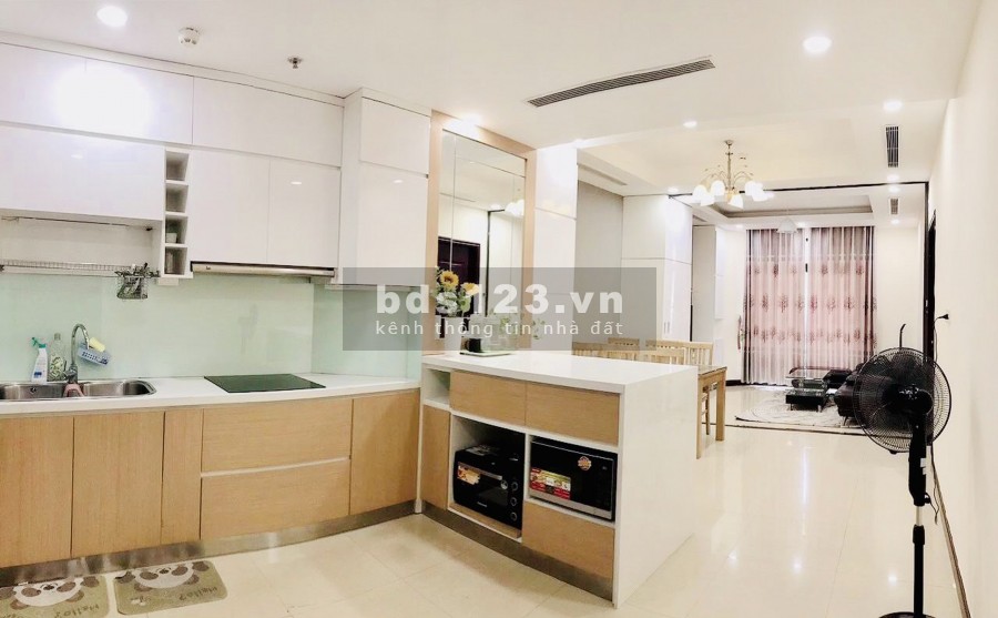 Cần bán gấp căn 2 ngủ sáng hoa hậu Royal City, giá 5 tỷ LH: 0343951063 (Ms.Phương)