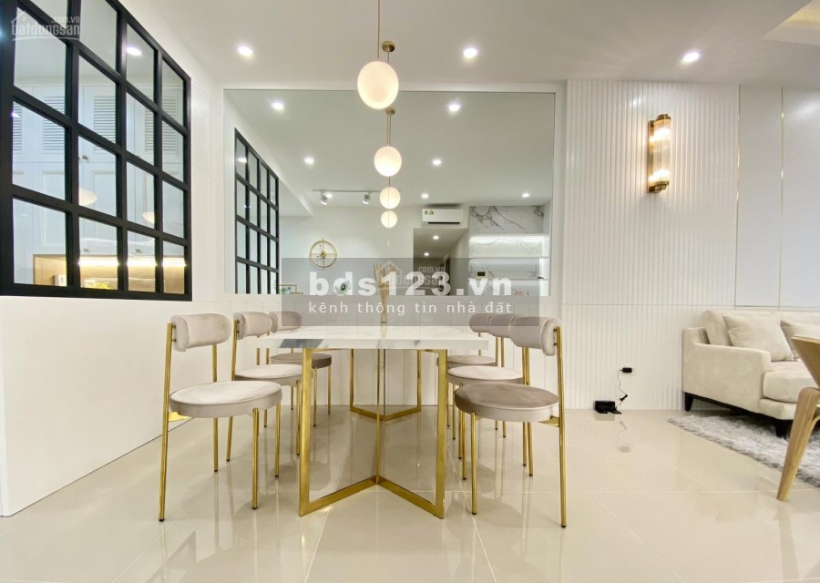 Cho thuê căn hộ tầng cao, chính chủ rộng 152m2, 3 PN, có sẵn đầy đủ tiện nghi, nội thất, cc Prince Residence, giá 40 triệu/tháng