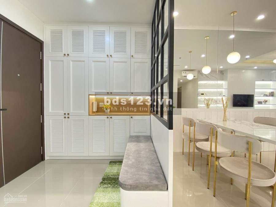 Cho thuê căn hộ tầng cao, chính chủ rộng 152m2, 3 PN, có sẵn đầy đủ tiện nghi, nội thất, cc Prince Residence, giá 40 triệu/tháng