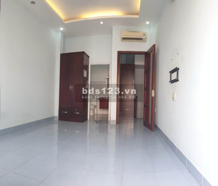 Cho thuê gấp nhà hẻm 16/ Nguyễn Thiện Thuật Quận 3. Nhà 1 trệt 3 lầu ST, tiện làm văn phòng, kinh doanh