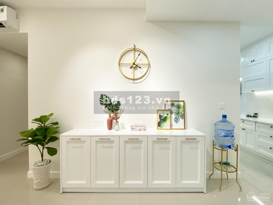 Cho thuê căn hộ tầng cao, chính chủ rộng 152m2, 3 PN, có sẵn đầy đủ tiện nghi, nội thất, cc Prince Residence, giá 40 triệu/tháng