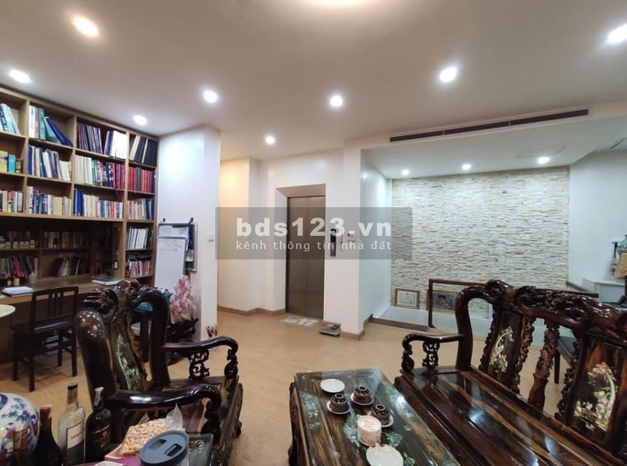 Hoàng Quốc Việt, thang máy, mặt tiền 11m. Lô góc vỉa hè, 3 ô tô tránh kinh doanh