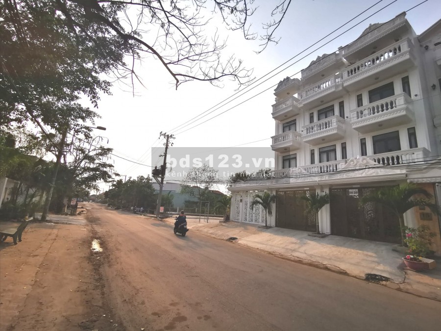 BÁN NHÀ PHỐ HIỆN ĐẠI, MẶT TIỀN ĐƯỜNG 20m, HUỲNH TẤN PHÁT, THỊ TRẤN NHÀ BÈ