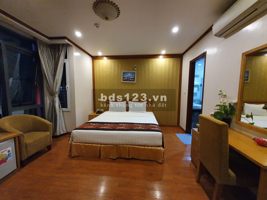 Bán khách sạn Phố Thọ Tháp - Cầu Giấy, 137m2, 9T, 30 phòng, 67 tỷ.