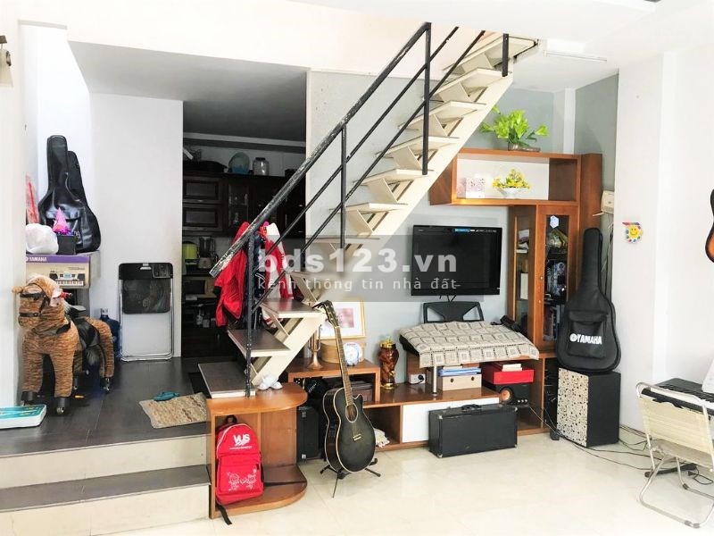 Nhà nguyên căn 1 trệt 1 lầu, 2 PN 2 WC, DT 5x9.3m, hẻm nội bộ Phan Đăng Lưu, P. 5, Phú Nhuận. 10 triệu