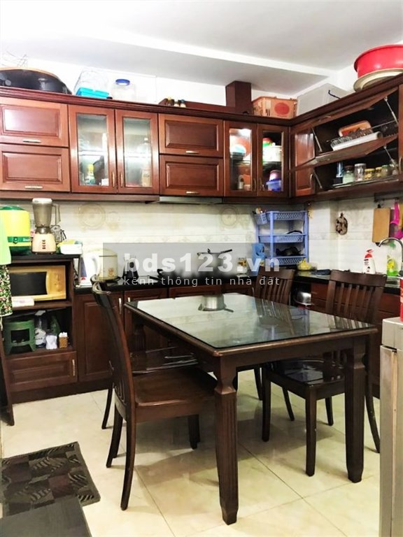Nhà nguyên căn 1 trệt 1 lầu, 2 PN 2 WC, DT 5x9.3m, hẻm nội bộ Phan Đăng Lưu, P. 5, Phú Nhuận. 10 triệu