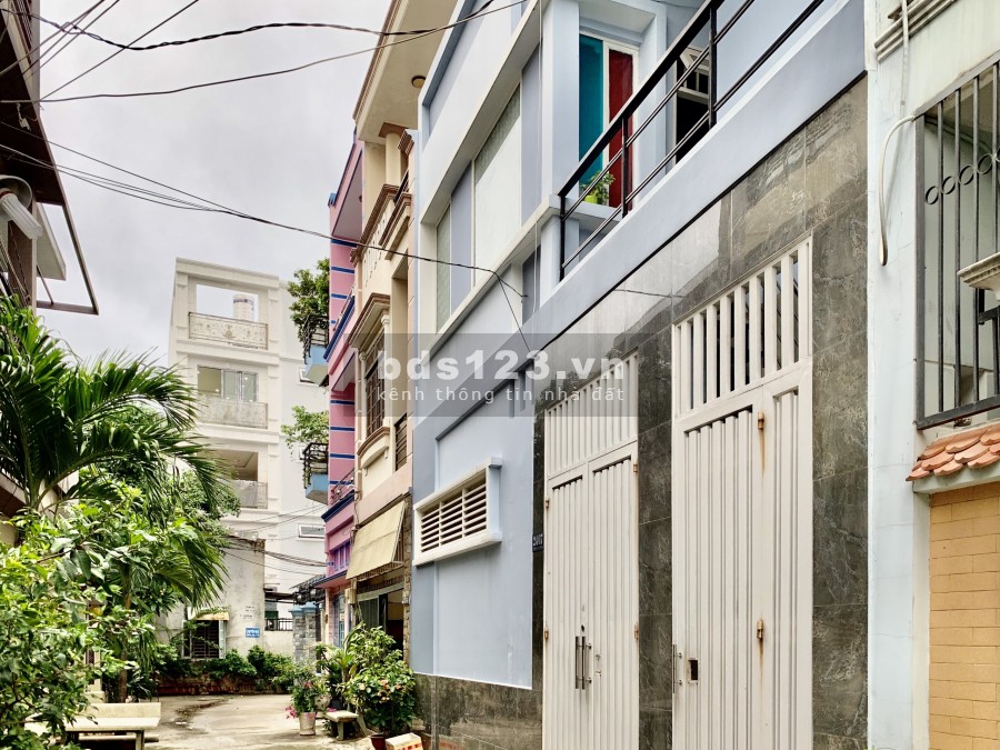 Bán nhà Phường 5 Gò Vấp giá chỉ 70tr/m2 có nhà đẹp 2 tầng DT (8,2x14). HXH.