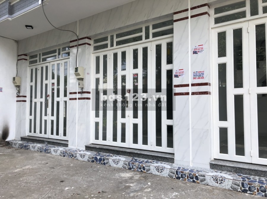 Bán nhà phố 3 tầng mới xây đẹp lung linh khu hành chính Huyện Nhà Bè, giá 2.35 tỷ