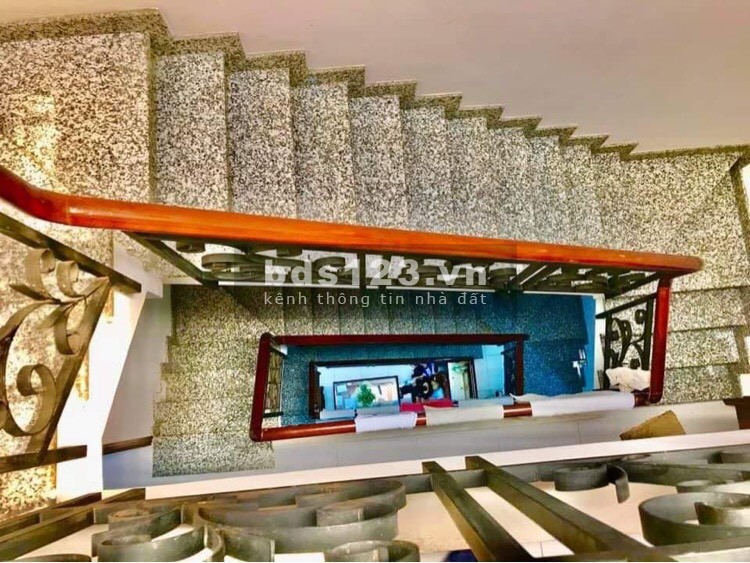 Bán nhà đẹp, hẻm xe tải Đường 3/2, Quận 10, 63m2, giá chỉ 13.5 tỷ (liên hệ 0813998873)