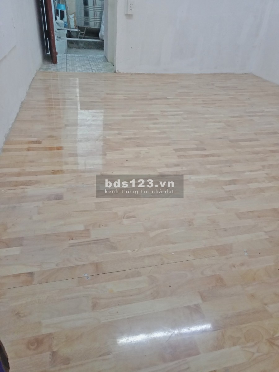 Phòng ban công,mát mẻ ngay Trường Sa, gần cầu Trần Khánh Dư