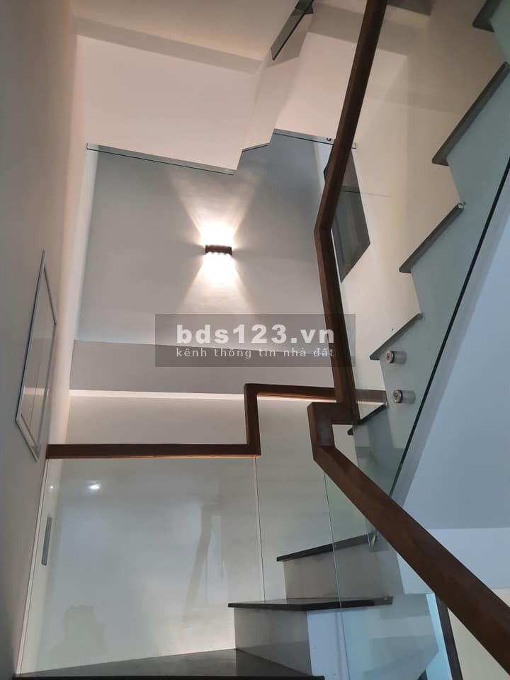 Bán nhà đẹp mới xây 5 tầng x 50m2 ngõ 121 An Dương Vương giá 6,1 tỷ. LH 0912442669