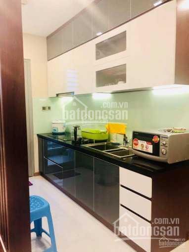 Có căn hộ view Bitexco, gió vào mát mẻ, dtsd 74m2, giá 12 triệu/tháng. CC Masteri Millennium