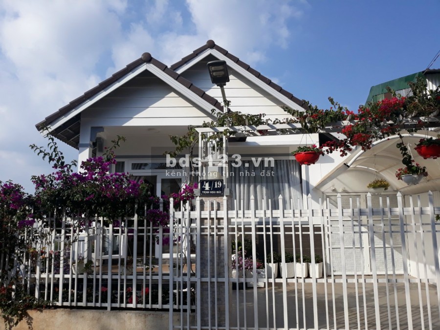 Cần bán nhà gần trung tâm TP Đà Lạt thuận lời cho việc định cư lâu dài đầu tư sinh thời nội thất khỏi chê vào đâu