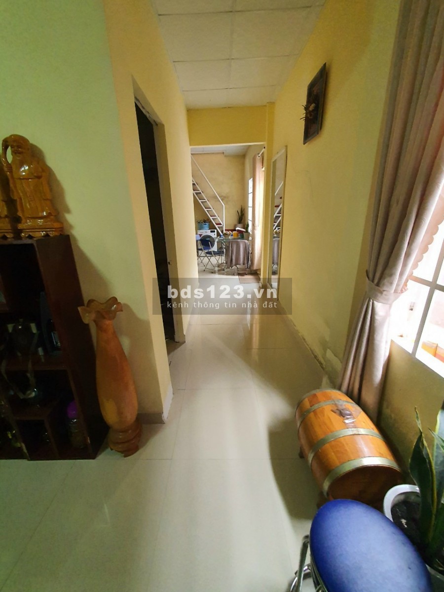Nhà Đất Đà Lạt cần bán nhà gần trung tâm Cách chợ đêm 10phuts đi bộ khu đông dân cư thuận lợi cho việc định cư lấu dài