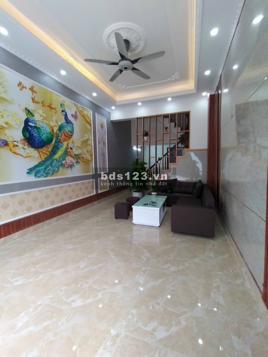 Bán nhà 3 tầng đường Nguyễn Lương Bằng, TP Hải Dương, 4 ngủ, mt 4m, 2.85 tỷ