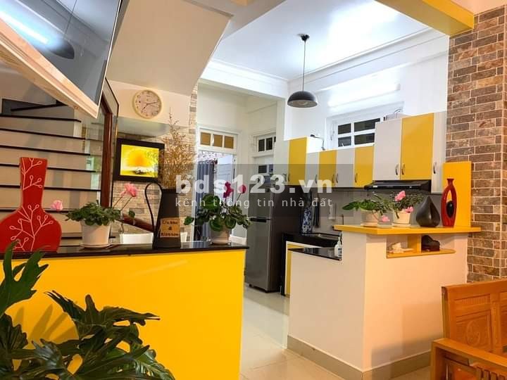 Nhà Đất Đà Lạt cần bán biệt thự rọng rãi thoải mái gần nhiều khu du lịch đường xe hơi, có chỗ đậu xe hơi nhà siêu đẹp, dễ thương