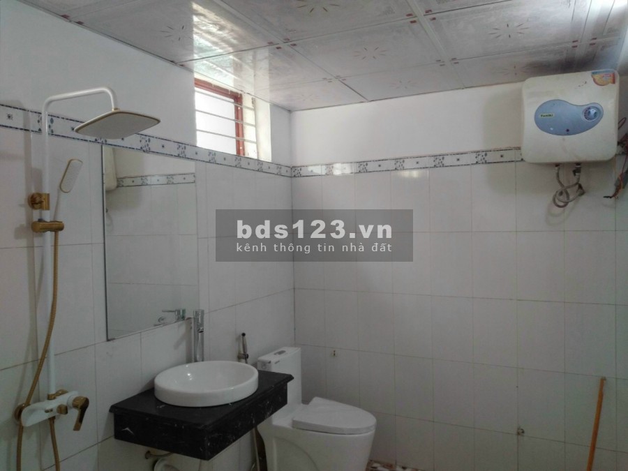 Bán nhà 3 tầng đường Nguyễn Lương Bằng, TP Hải Dương, 4 ngủ, mt 4m, 2.85 tỷ