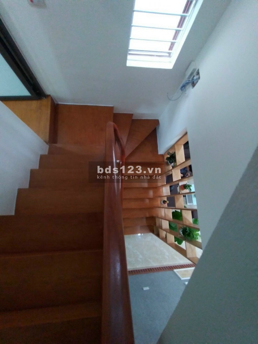 Bán nhà 3 tầng đường Nguyễn Lương Bằng, TP Hải Dương, 4 ngủ, mt 4m, 2.85 tỷ