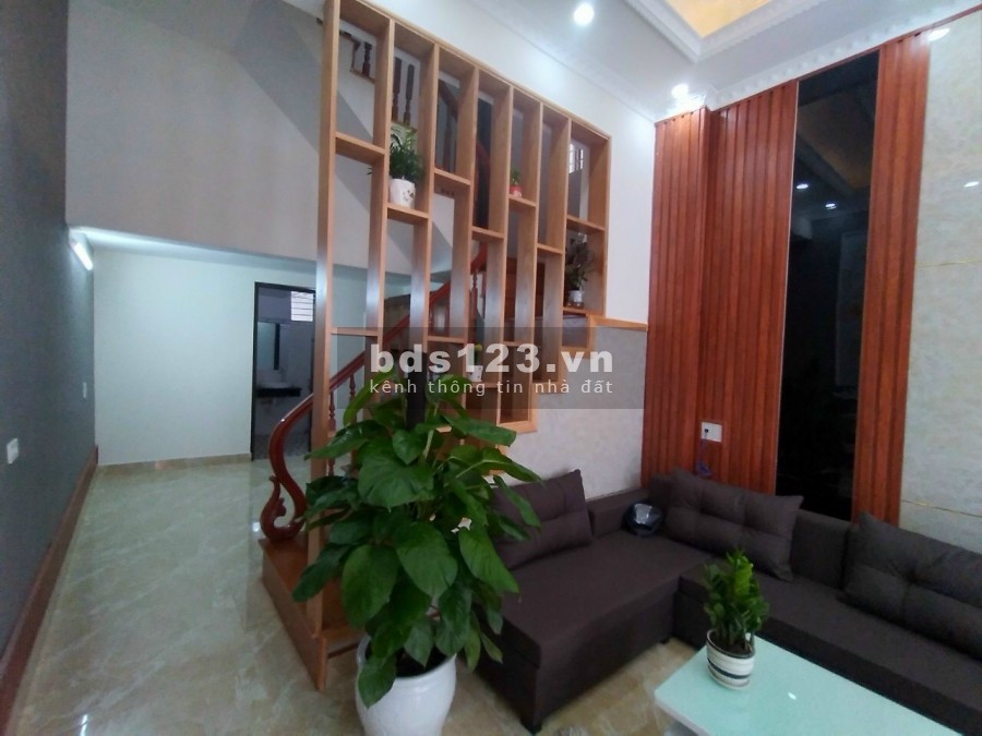 Bán nhà 3 tầng đường Nguyễn Lương Bằng, TP Hải Dương, 4 ngủ, mt 4m, 2.85 tỷ