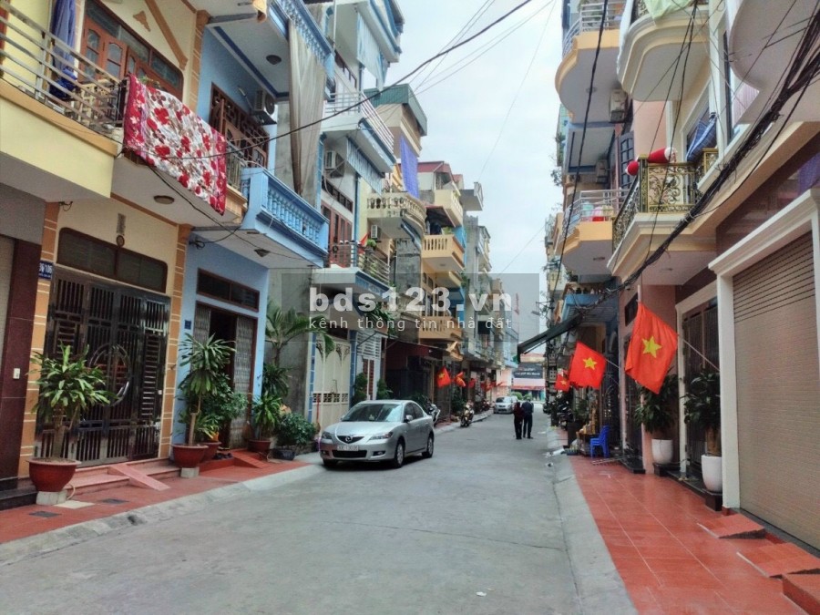 Bán nhà 3 tầng đường Nguyễn Lương Bằng, TP Hải Dương, 4 ngủ, mt 4m, 2.85 tỷ