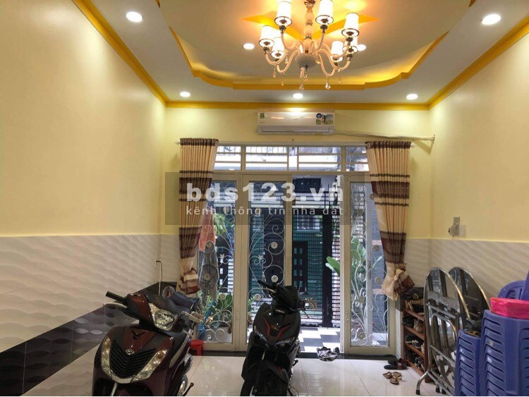 Bán nhà đẹp 2 mặt tiền, hẻm xe tải Đường Nguyễn Giản Thanh, Quận 10, 68m2, giá chỉ 14.5 tỷ.