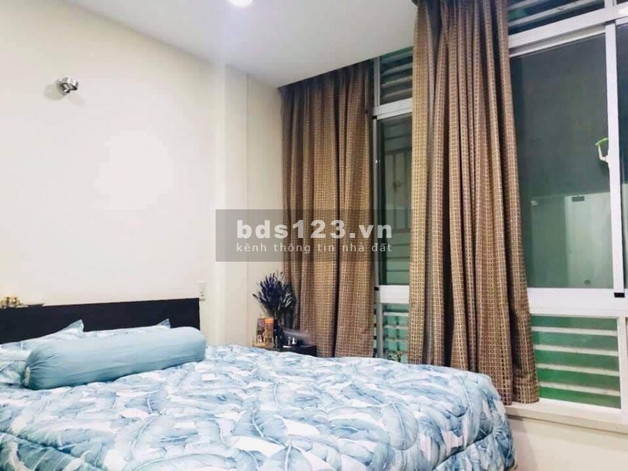 Bán nhà đẹp 2 mặt tiền, hẻm xe tải Đường Nguyễn Giản Thanh, Quận 10, 68m2, giá chỉ 14.5 tỷ.