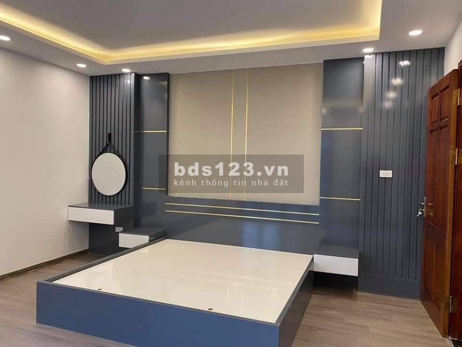 Tôi cần bán gấp nhà riêng chính chủ ngõ 9 phố Hoàng Cầu 5 tầng giá 14 tỷ.