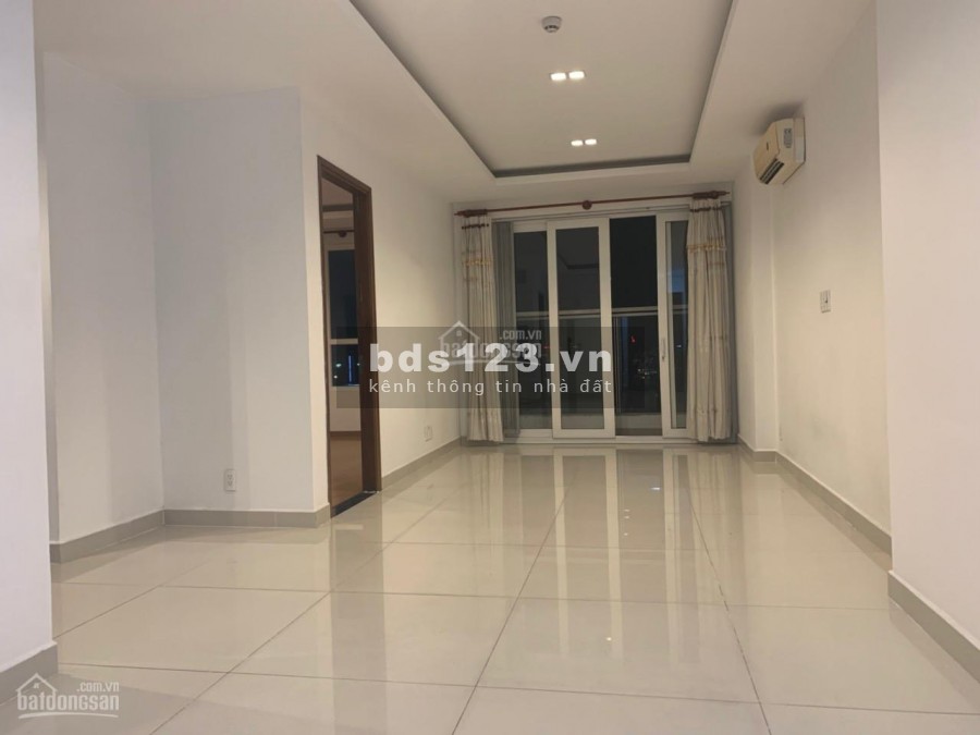 Cho thuê nhanh căn hộ 2 PN, 2 WC, tầng cao, view thoáng, dtsd 80m2, Sky Center, LHCC