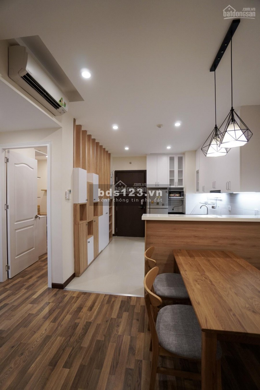 Trống căn hộ rộng 58m2, 2 PN, kiến trúc đẹp, cc The Botanica, giá 14 triệu/tháng, tầng cao, view thoáng