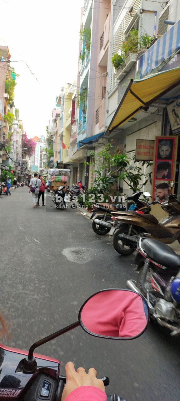 Bán Nhà Gần Chợ Phạm Văn Hai Tân Bình Giá Rẻ, 30m2, 4Lầu, 3 Phòng Ngủ.