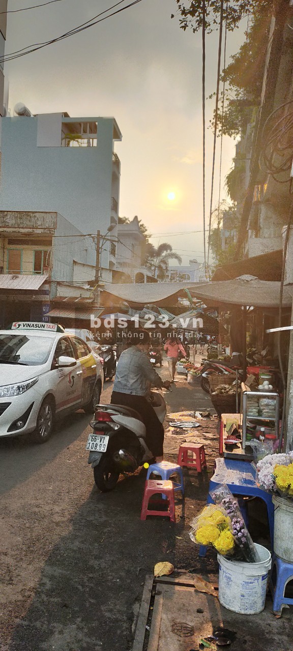 Bán Nhà Gần Chợ Phạm Văn Hai Tân Bình Giá Rẻ, 30m2, 4Lầu, 3 Phòng Ngủ.