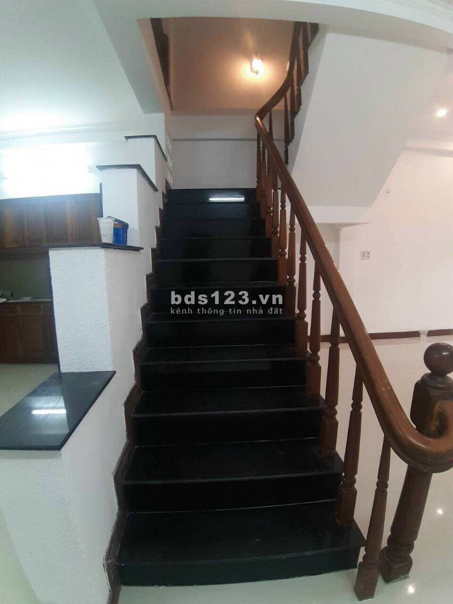 Bán Nhà Gần Chợ Phạm Văn Hai Tân Bình Giá Rẻ, 30m2, 4Lầu, 3 Phòng Ngủ.
