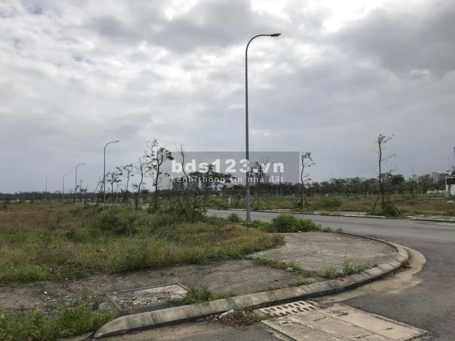LÔ GÓC 3 MẶT TIỀN VIEW KÊNH FPT CITY