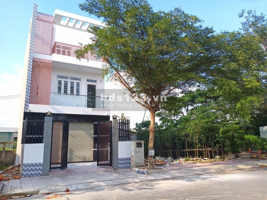 Bán nhà và đất thổ cư đối diện KCN Cầu Tràm, DT: 100m2, sổ đỏ xây tự d