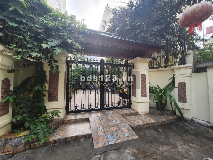Biệt thự sân vườn sổ đẹp Xuân Đỉnh 302m2, 3 tầng, giá 15 tỷ