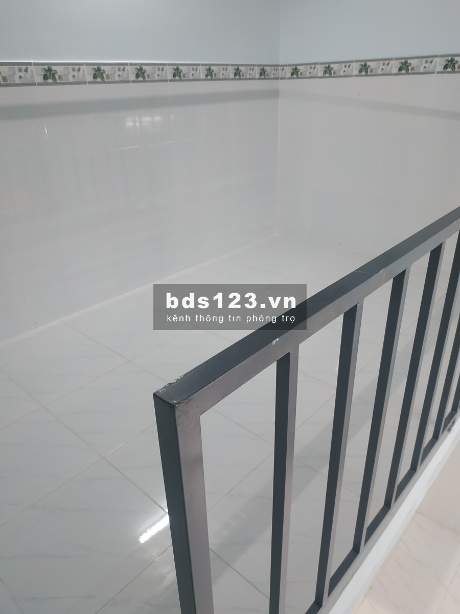 Phòng trọ khép kín có gác lửng mới xây Thạnh Lộc Quận 12 gần Ngã Tư Ga