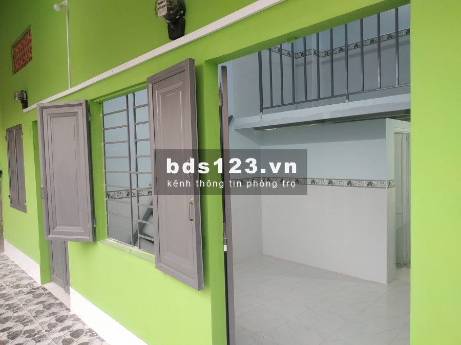 Phòng trọ khép kín có gác lửng mới xây Thạnh Lộc Quận 12 gần Ngã Tư Ga