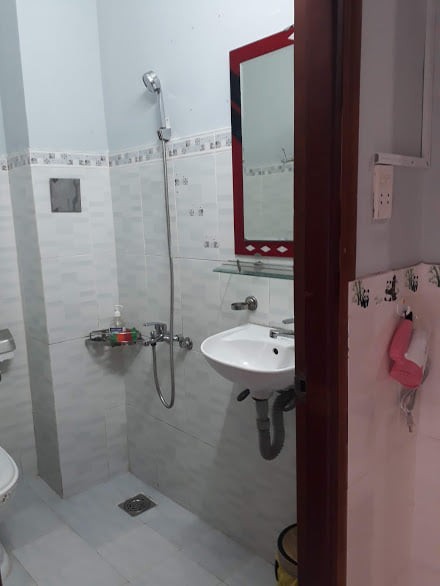 CHO THUÊ PHÒNG .(hiện nay tôi còn 3 khu trọ tại q4) +Phòng rộng sạch đẹp có máy lạnh ).