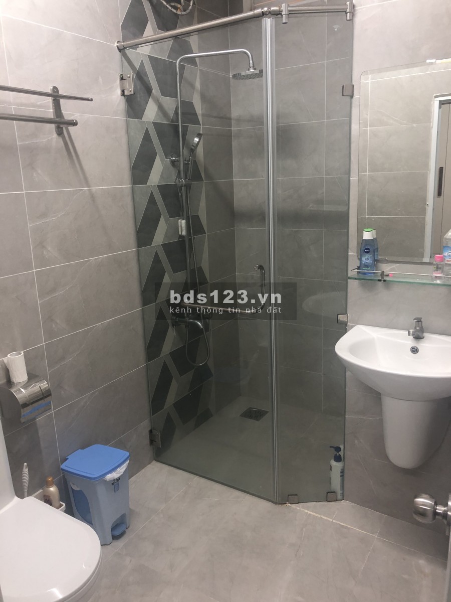 Cho thuê nhà 4x12m, 1 Trệt, 2L, 1ST, 2PN, 1PLV, 4WC, Hẻm xe hơi, Full nội thất, Camera an ninh