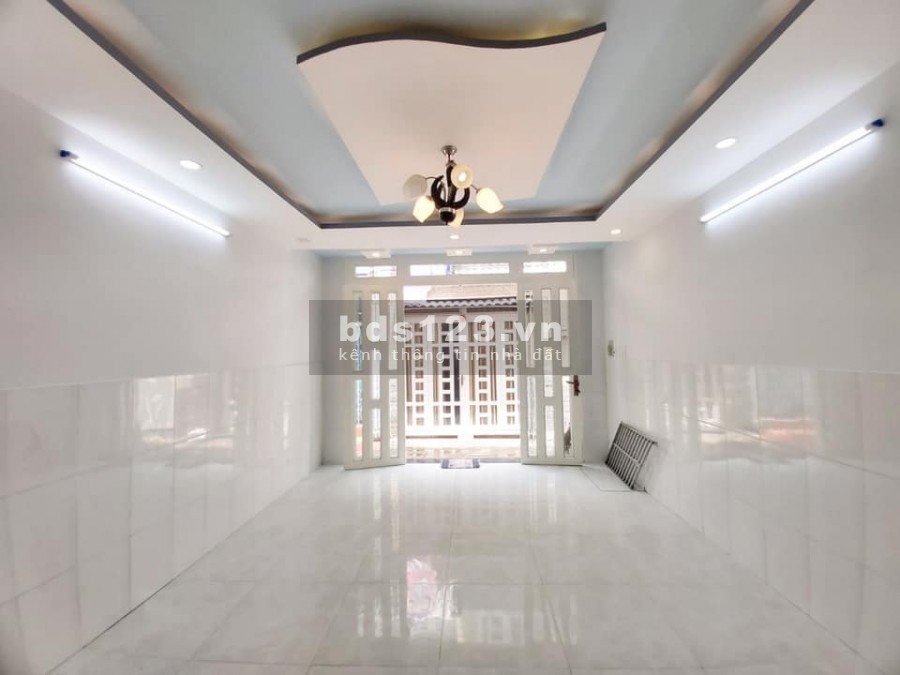 Bán nhà hẻm 3m Lạc Long Quân, 35m2, GIÁ 3.45 TỶ, LH 0914648319, Nhà xây dựng kiên cố