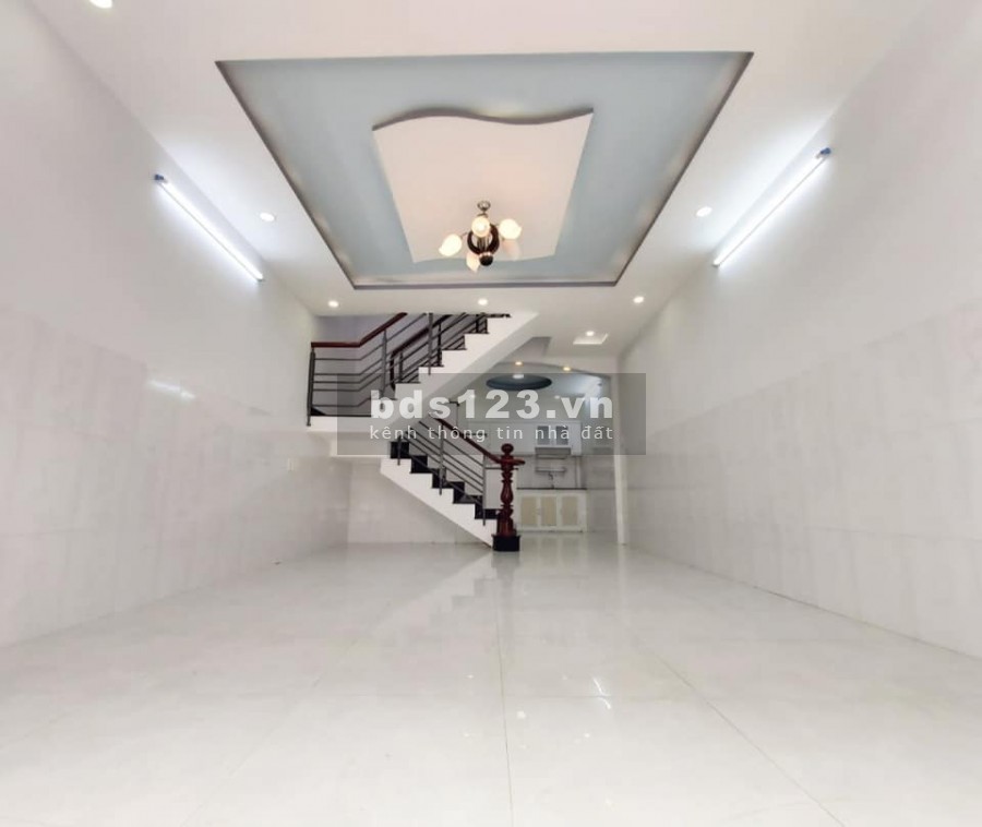 Bán nhà hẻm 3m Lạc Long Quân, 35m2, GIÁ 3.45 TỶ, LH 0914648319, Nhà xây dựng kiên cố
