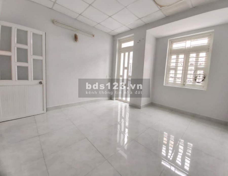 Bán nhà hẻm 3m Lạc Long Quân, 35m2, GIÁ 3.45 TỶ, LH 0914648319, Nhà xây dựng kiên cố