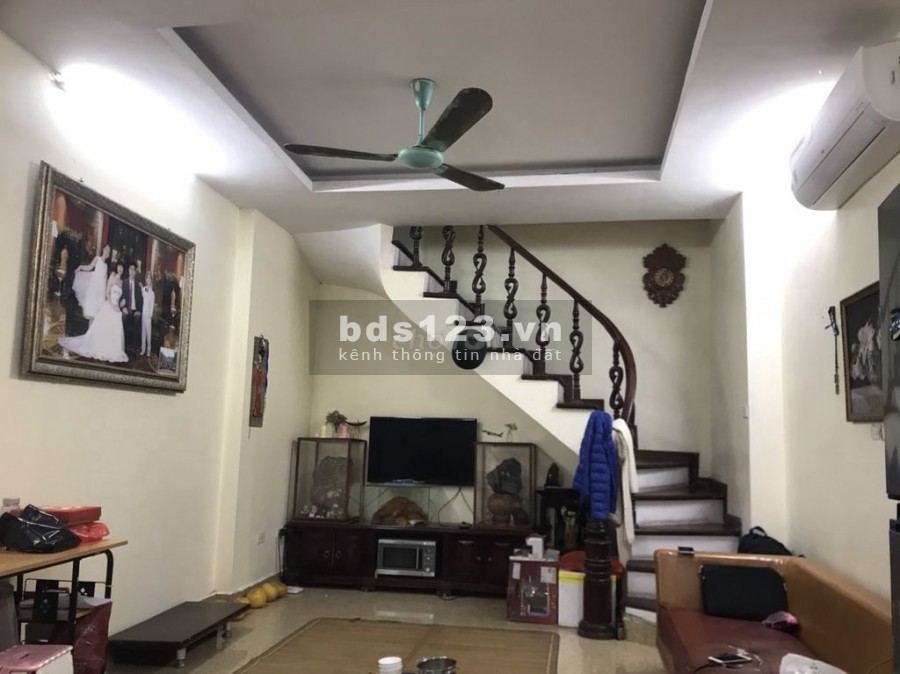 Chuyển nhà mới cần bán hoặc cho thuê nhà mới sửa 3 tầng-36m2, nguyên căn tại ngõ 150 Triều Khúc, Thanh Xuân, Hà nội