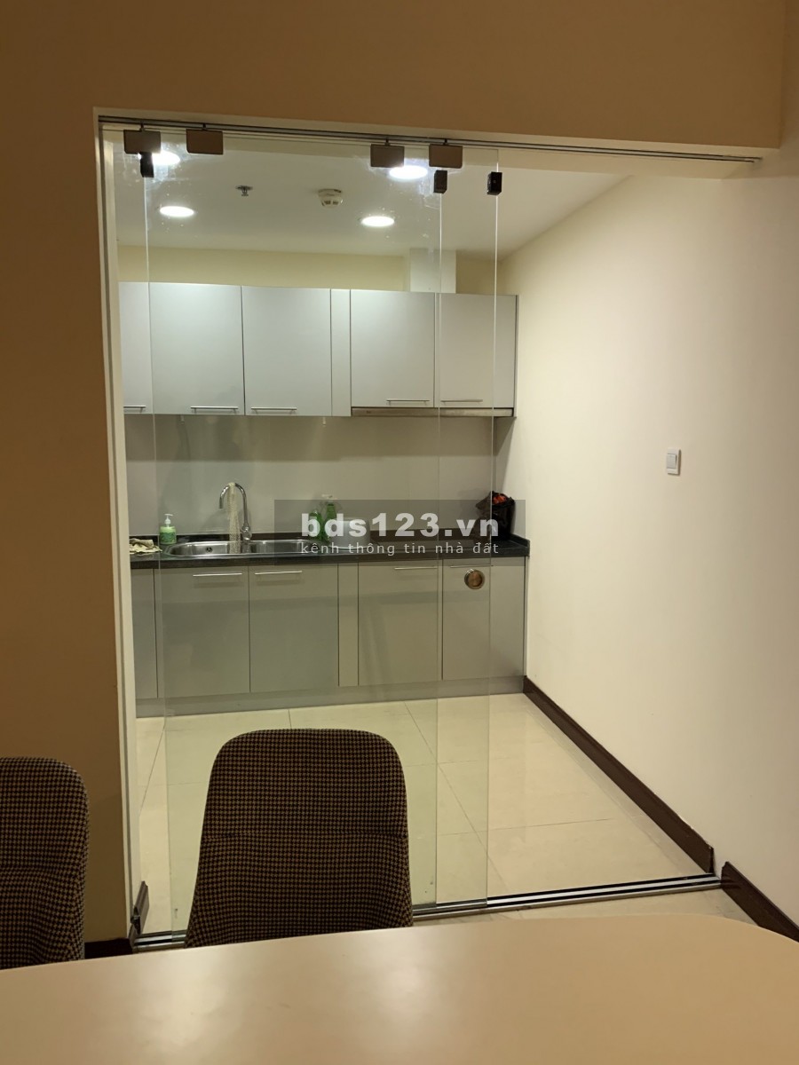 Bán căn hộ 88.3m2 dự án Royal City, view sân vườn và bể bơi, giá 3.6 tỷ Lh C.Phương: 0343951063