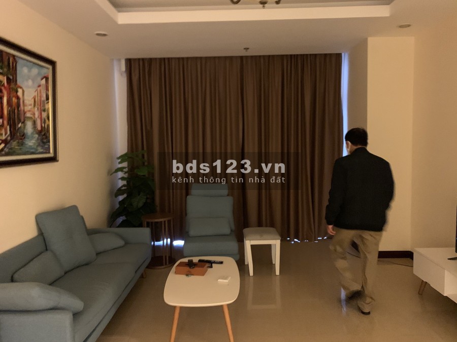 Bán căn hộ 88.3m2 dự án Royal City, view sân vườn và bể bơi, giá 3.6 tỷ Lh C.Phương: 0343951063